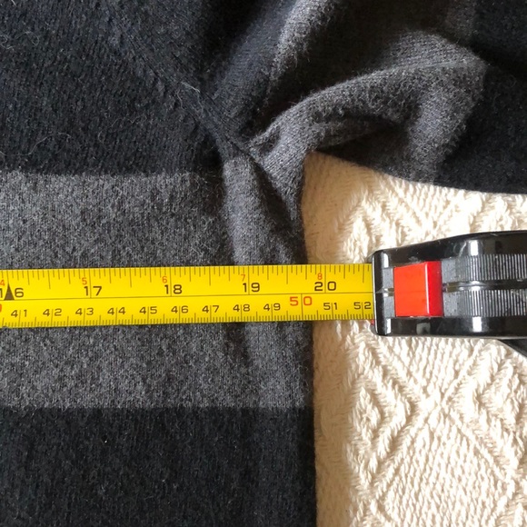 Banana Republic sweater - Picture 6 of 8